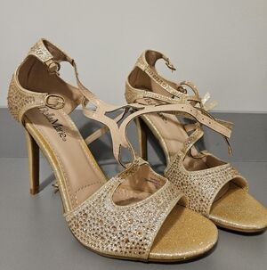 Bella Marie Champagne Sparkle 4 Inch Heels - 8.5
